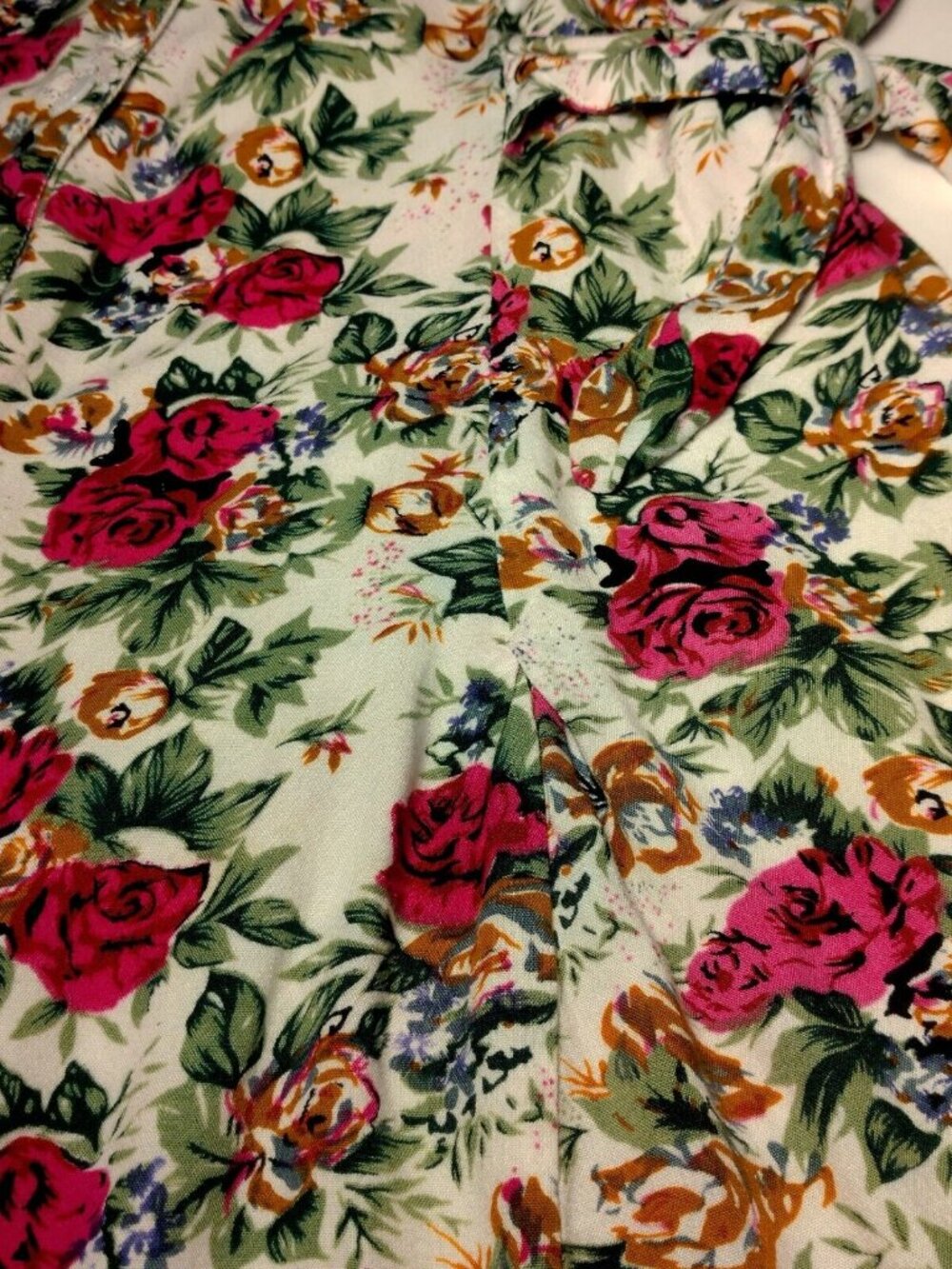 Vintage 1990s Bermuda Run Romper M White Pink Floral Rayon Shorts Tie Pleated - Picture 15 of 16